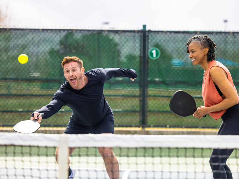 Cú đánh bóng bổng trong pickleball khi nào nên sử dụng 