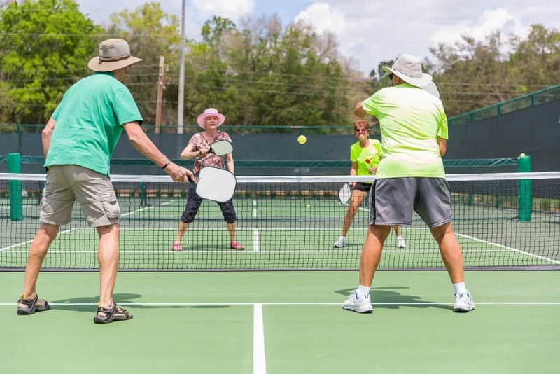 Tìm hiểu về kiểu cầm vợt Penhold trong Pickleball