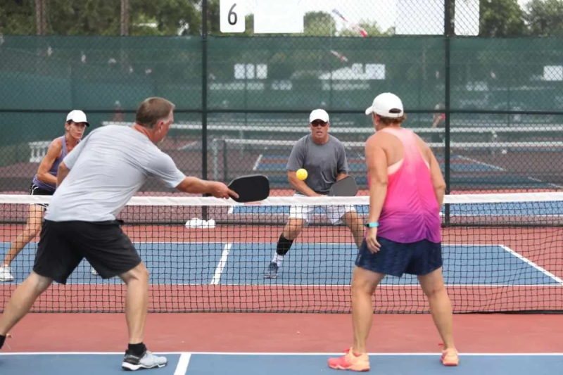 5 Lý do bạn nên giữ bóng thấp trong pickleball