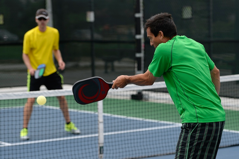 5 Lý do bạn nên giữ bóng thấp trong pickleball