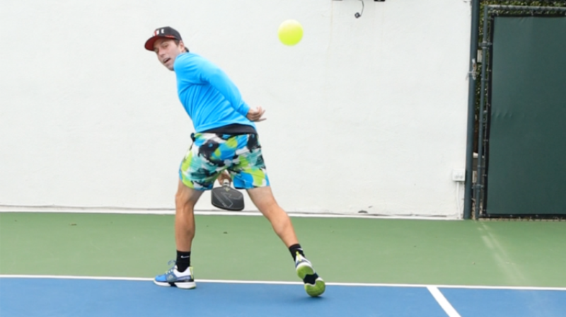 Cú đánh Tweener trong Pickleball là gì Cách thực hiện chuẩn như tuyển thủ Cú đánh Tweener trong Pickleball là gì Cách thực hiện chuẩn như tuyển thủ