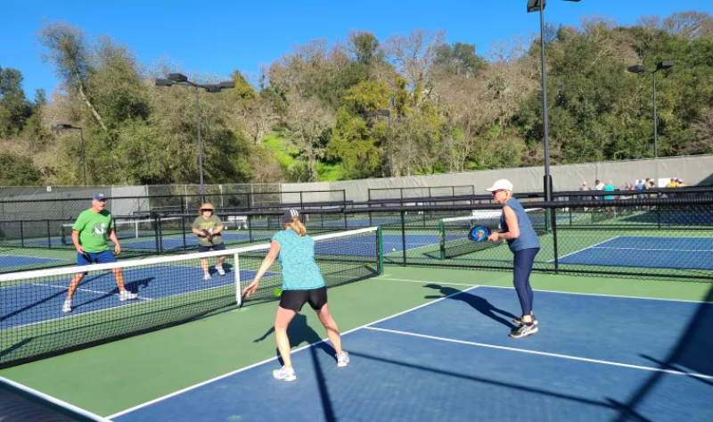 Khi nào có thể yêu cầu đánh lại trong trận pickleball không có trọng tài Khi nào có thể yêu cầu đánh lại trong trận pickleball không có trọng tài